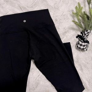 Lululemon Black 7/8 Length Leggings - Size 6/Medium